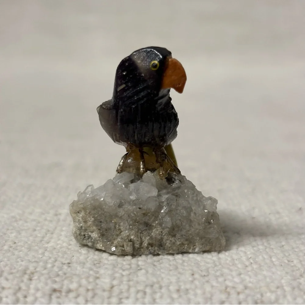 Small Stone Parrot Sculpture Carved And Mounted On NaturalQuartz CrystalCluster - Picture 3 of 7